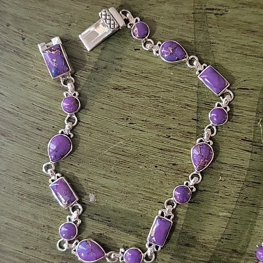 Nicely Matched Set - Picture 7 of 12